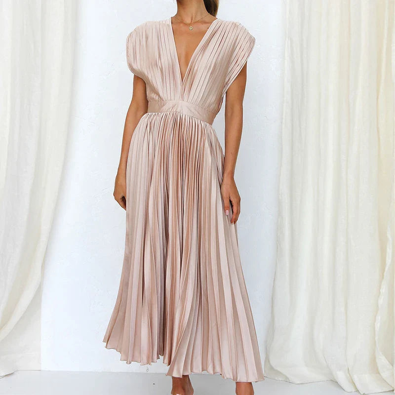 Hedwig | New women's dress with pleats, zip and sleeveless design